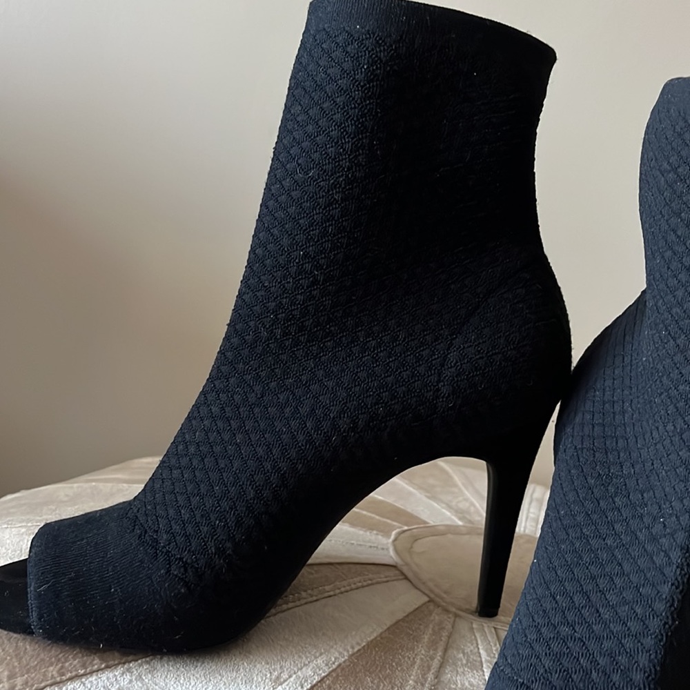 INC RIELEE BLACK 🖤FABRIC BOOTIES Sz 10 - Picture 2 of 8